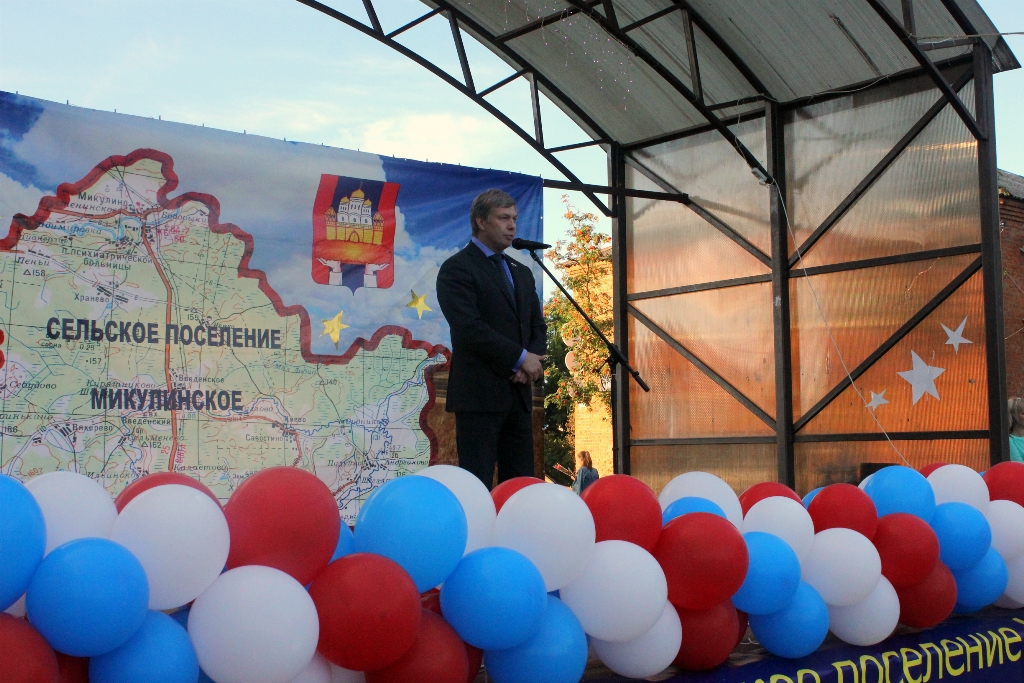 Алексей Русских поздравил жителей Новолотошино и Микулино