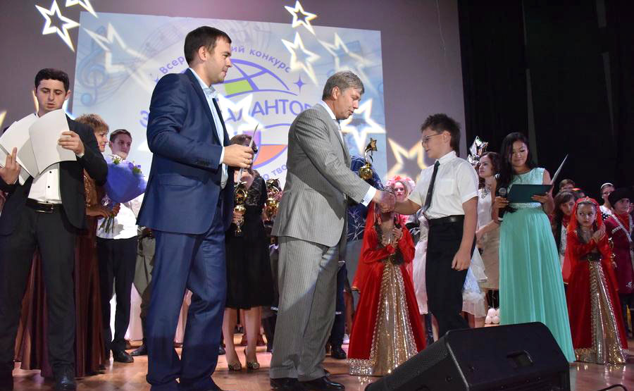 Геннадий Зюганов и Алексей Русских поздравили финалистов конкурса «Земля талантов»