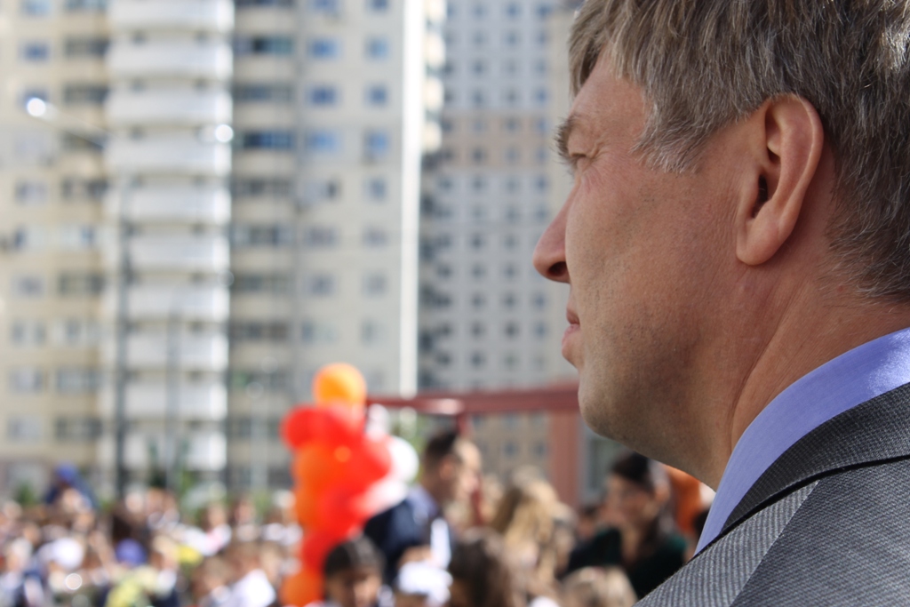 В День знаний Алексей Русских поздравил школьников Красногорского района