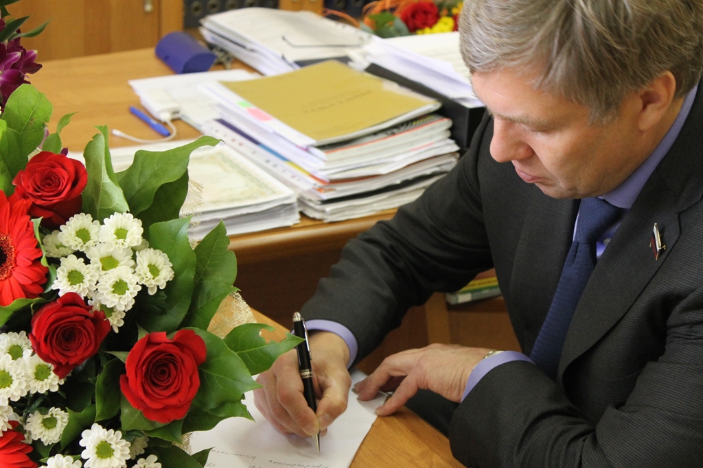 В День знаний Алексей Русских поздравил школьников Красногорского района
