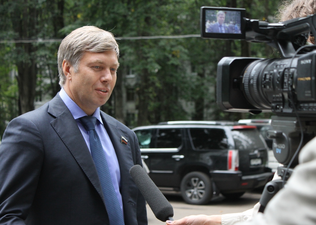 В Солнечногорске лидер КПРФ Геннадий Зюганов и Алексей Русских познакомились с научными разработками