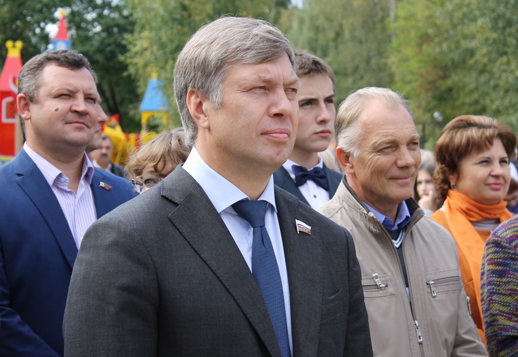 Алексей Русских поздравил с праздником жителей Высоковска и Осташёво