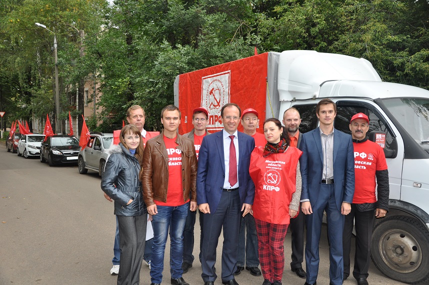 Коммунисты ударили автопробегом по беззаконию