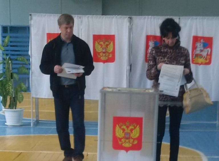 Алексей Русских проголосовал на избирательном участке в Клину