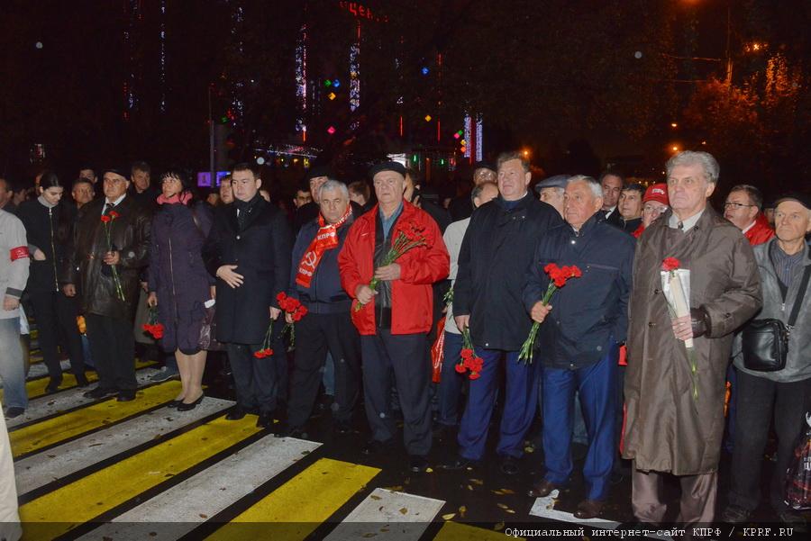 «Памяти советских патриотов верны!»