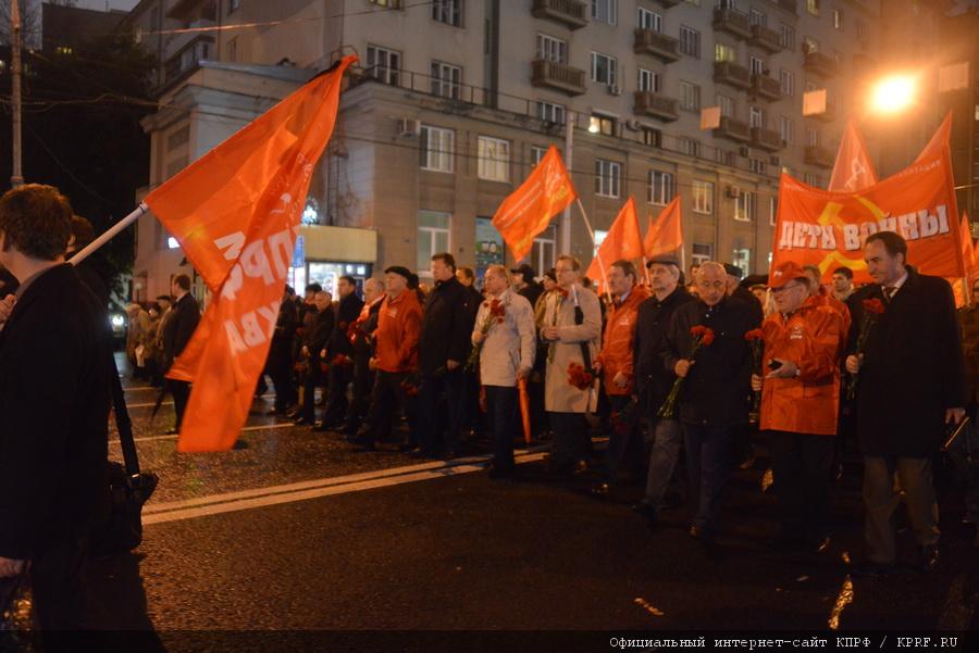 «Памяти советских патриотов верны!»