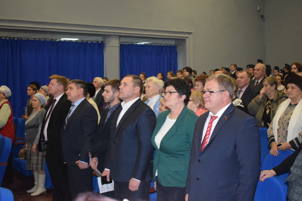 Поклонимся великим тем годам!