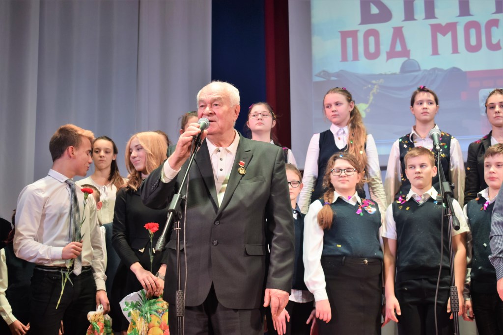 Поклонимся великим тем годам!