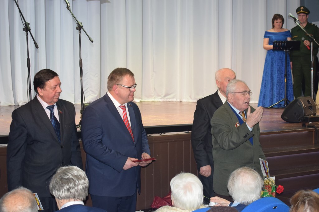 Поклонимся великим тем годам!