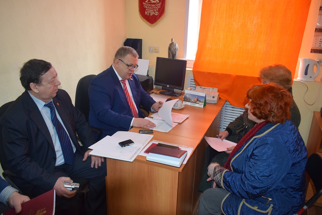 Депутат-коммунист Александр Наумов провел прием жителей Протвино и Кашира