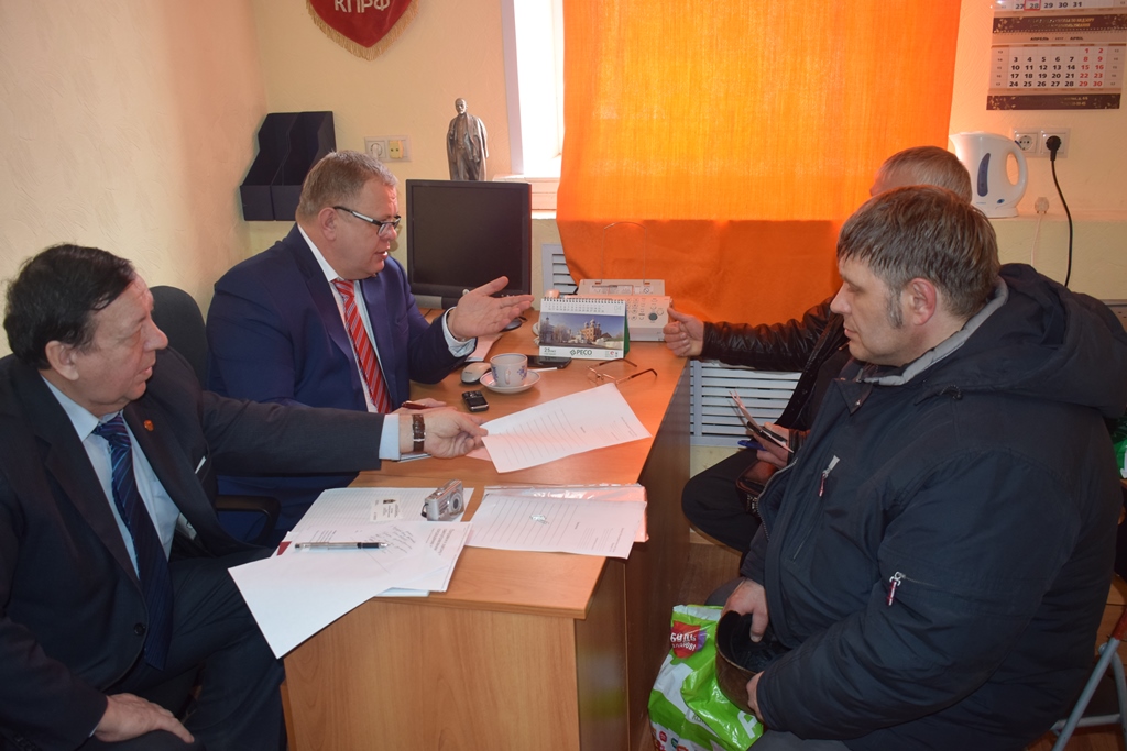 Депутат-коммунист Александр Наумов провел прием жителей Протвино и Кашира
