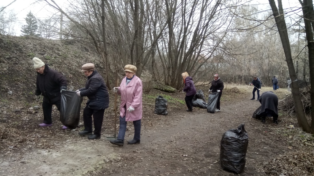 Подольские коммунисты провели субботник в музее-заповеднике Подолье «Домик Ленина»