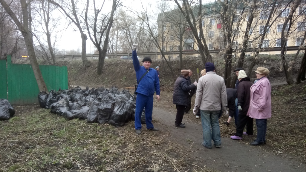 Подольские коммунисты провели субботник в музее-заповеднике Подолье «Домик Ленина»