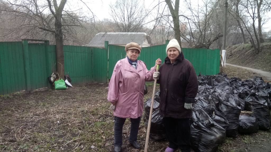 Подольские коммунисты провели субботник в музее-заповеднике Подолье «Домик Ленина»