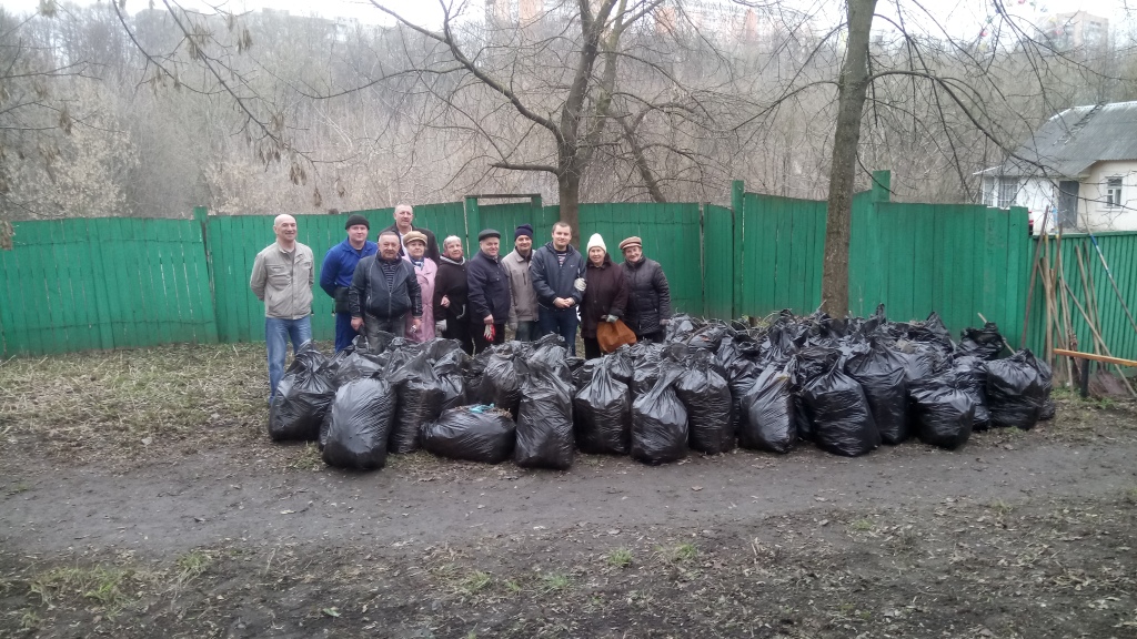 Подольские коммунисты провели субботник в музее-заповеднике Подолье «Домик Ленина»