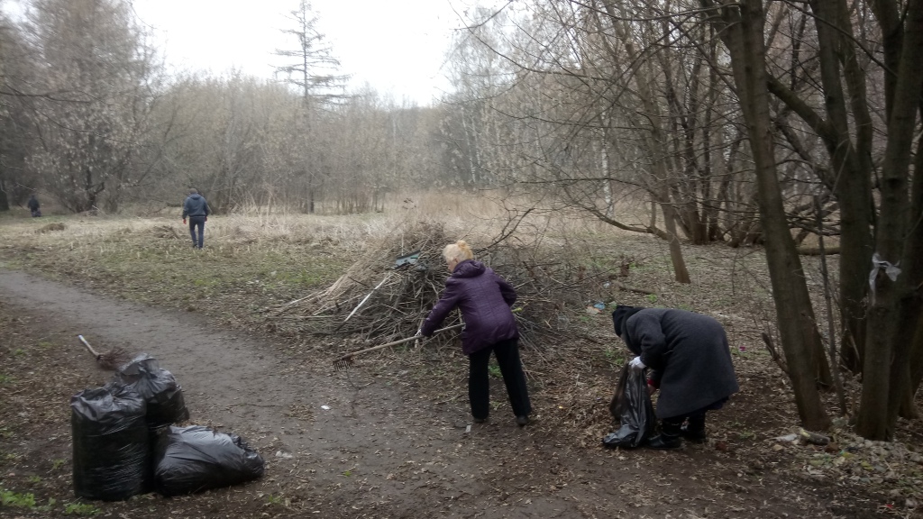Подольские коммунисты провели субботник в музее-заповеднике Подолье «Домик Ленина»