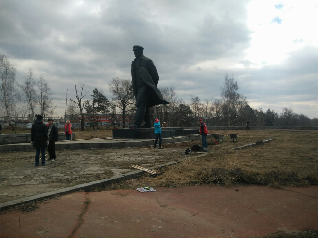 Традиционный субботник в Горках Ленинских