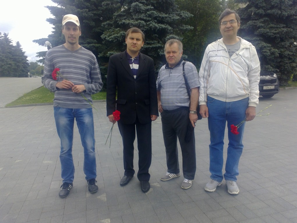 Подольские коммунисты приняли участие во Всероссийской акции «Цветы для генерала Льва Рохлина, 2017»
