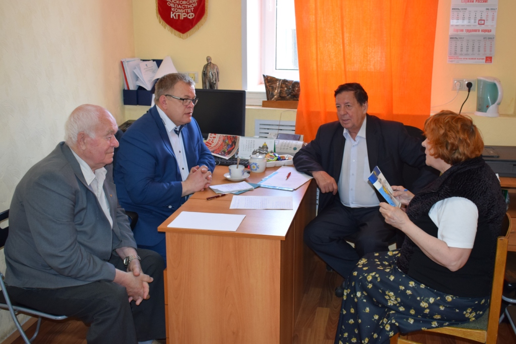 Депутат-коммунист Александр Наумов провел прием граждан городского округа Кашира