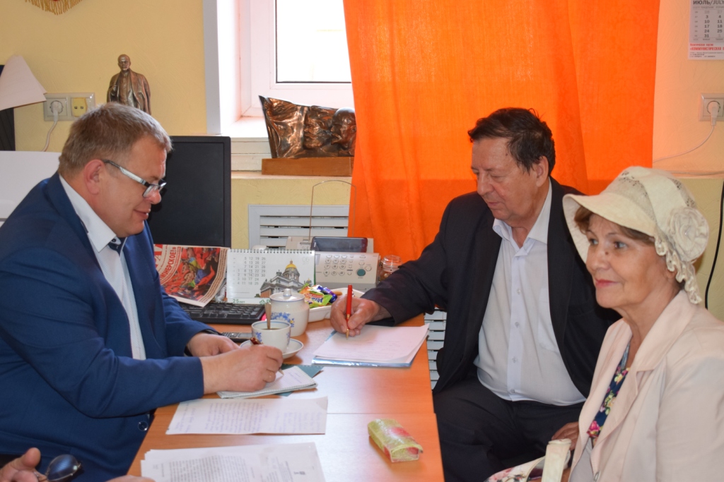 Депутат-коммунист Александр Наумов провел прием граждан городского округа Кашира