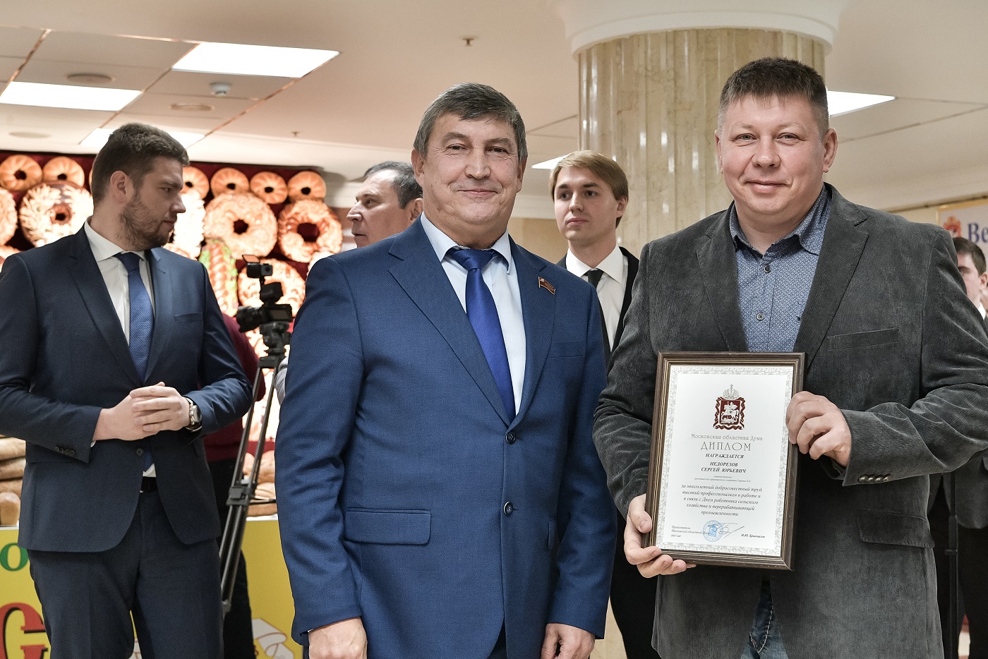 В Мособлдуме открылась выставка «Золотая осень Подмосковья»