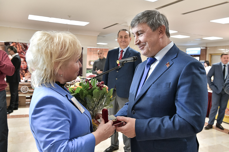 В Мособлдуме открылась выставка «Золотая осень Подмосковья»