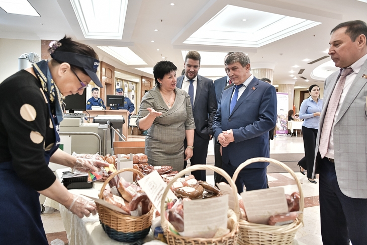 В Мособлдуме открылась выставка «Золотая осень Подмосковья»