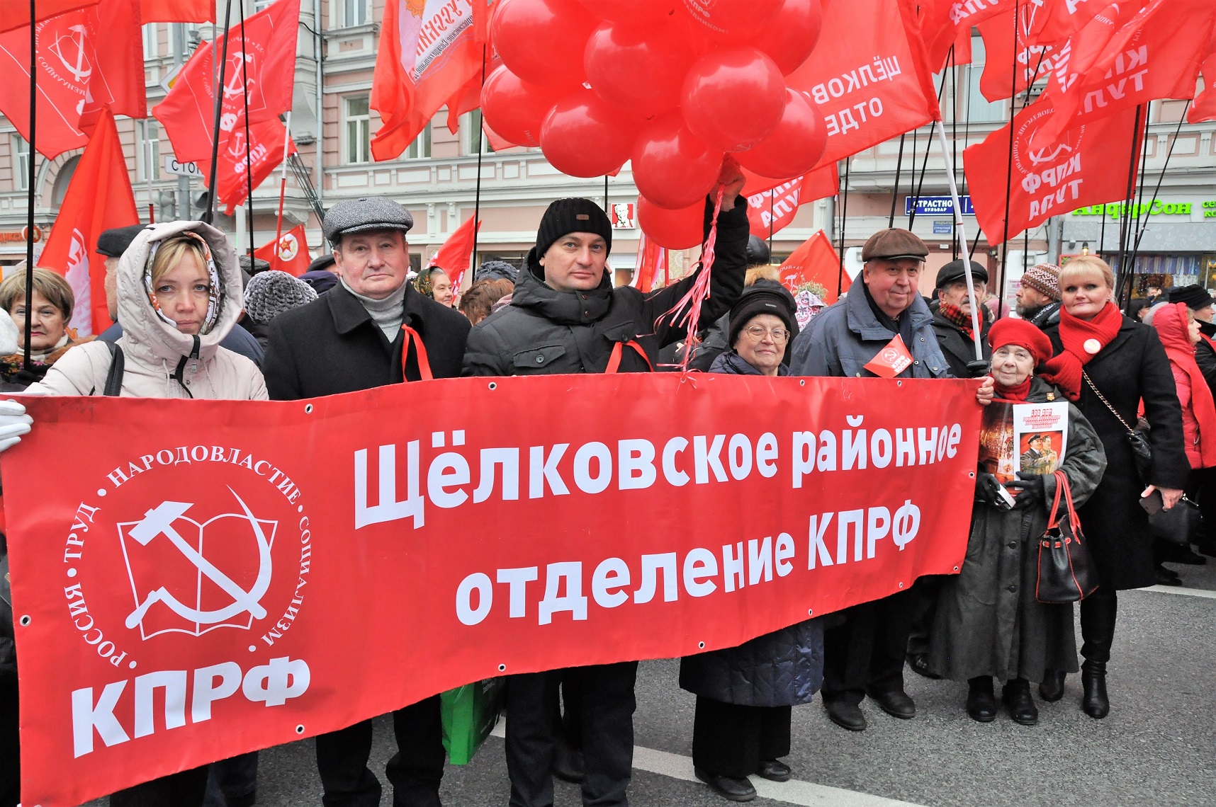 100-летию Великого Октября – Слава!