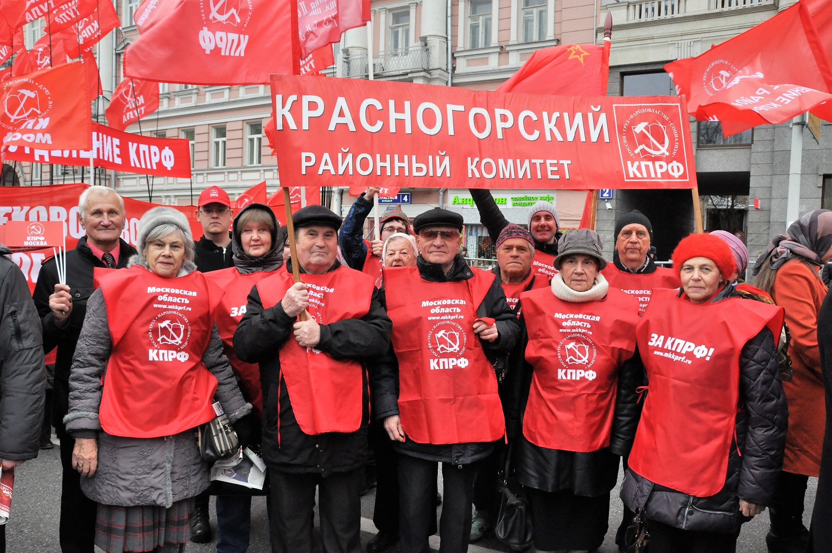 100-летию Великого Октября – Слава!