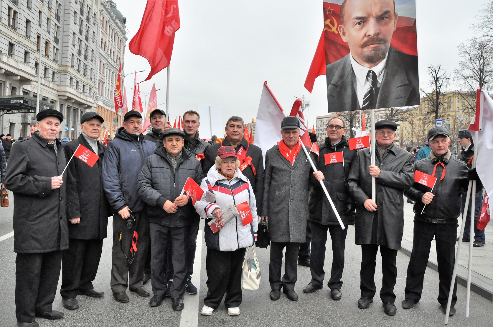 100-летию Великого Октября – Слава!