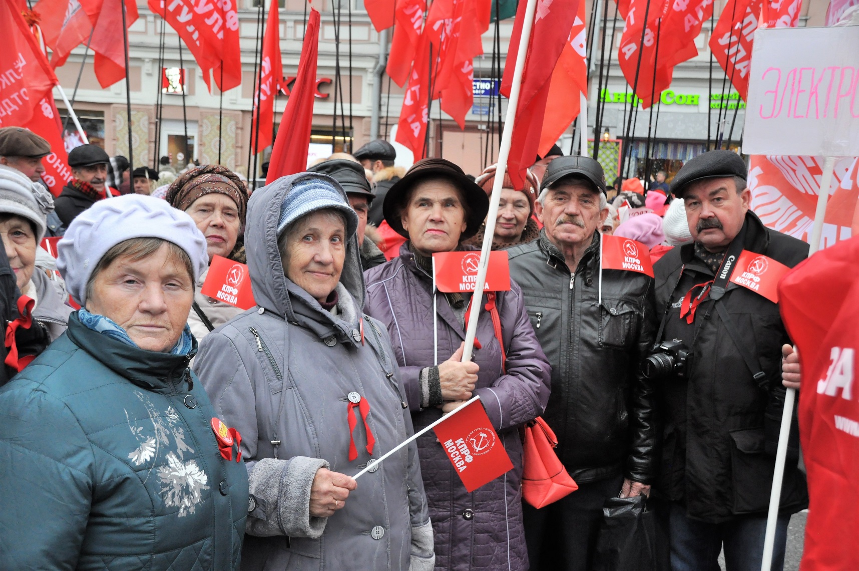 100-летию Великого Октября – Слава!