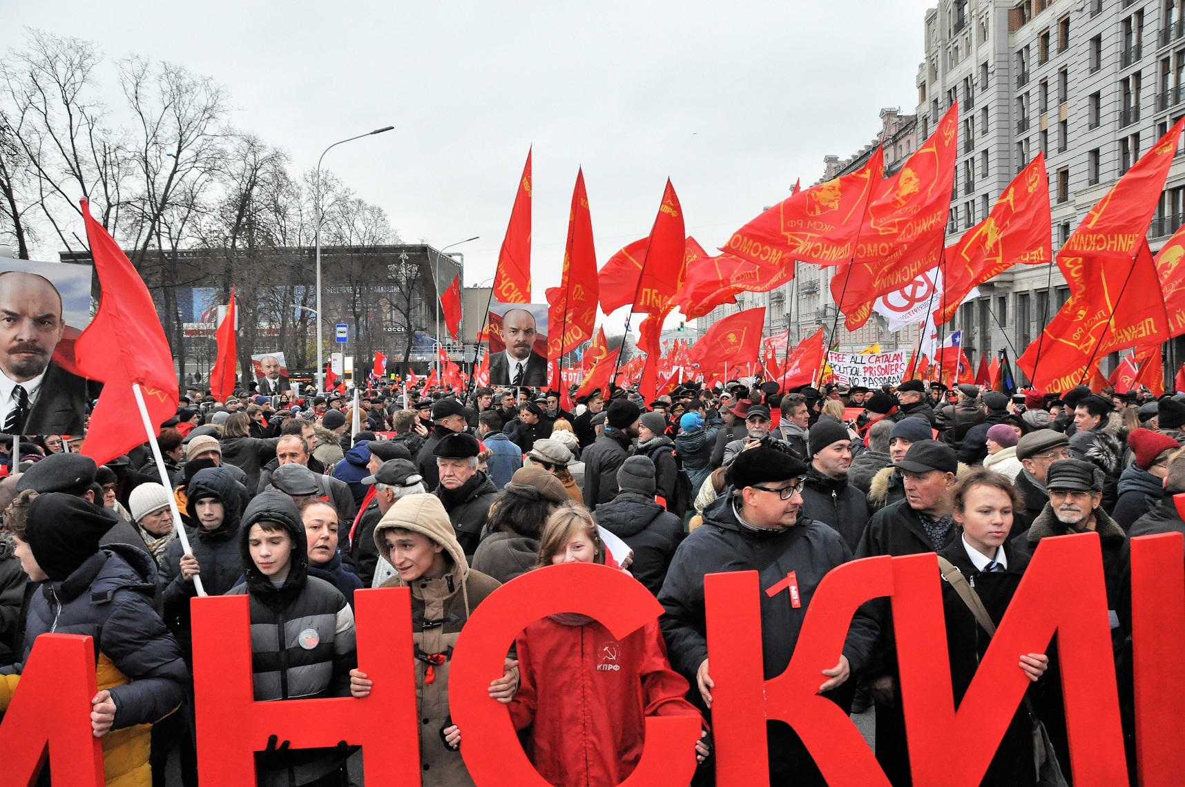 100-летию Великого Октября – Слава!