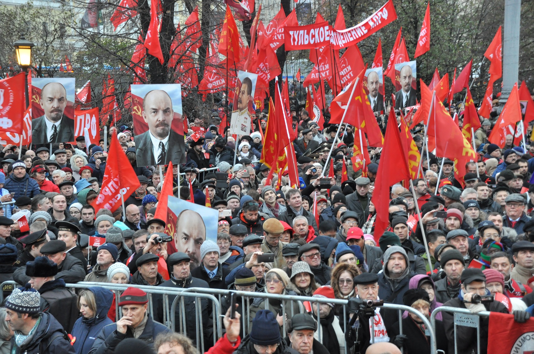 100-летию Великого Октября – Слава!