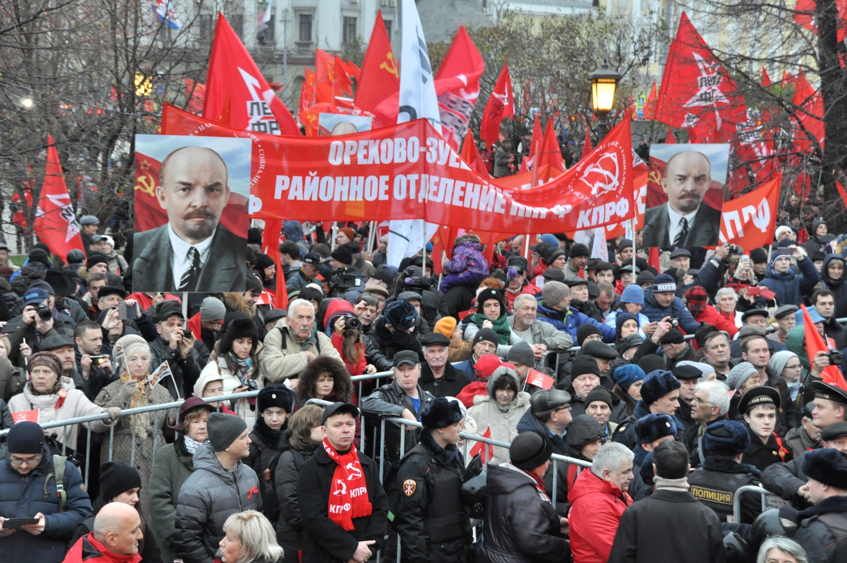 100-летию Великого Октября – Слава!