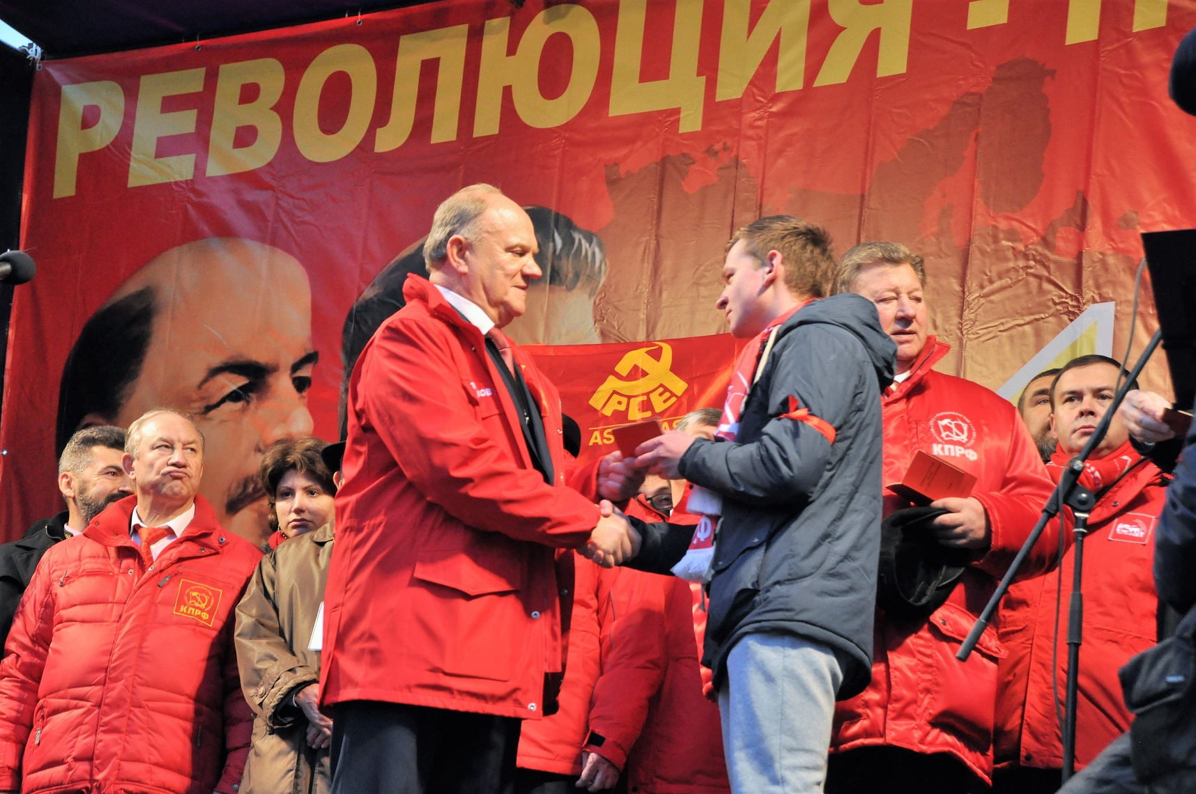100-летию Великого Октября – Слава!