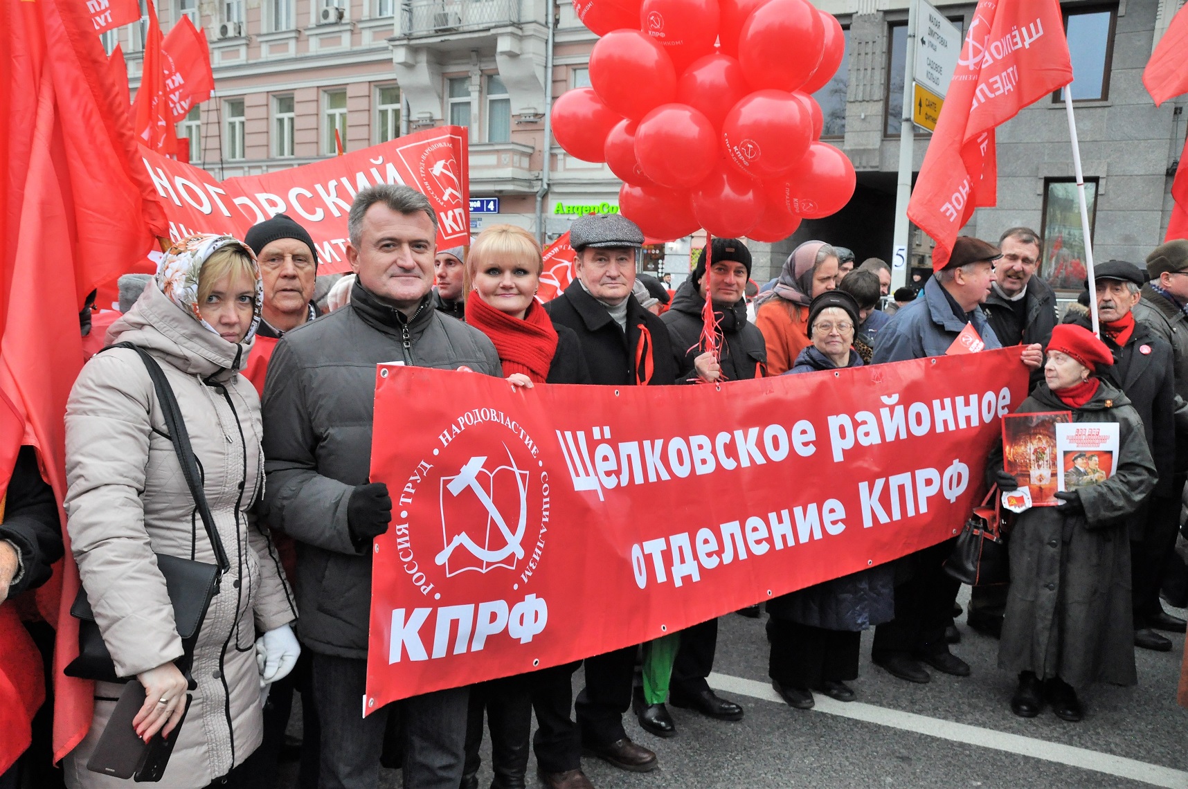 100-летию Великого Октября – Слава!