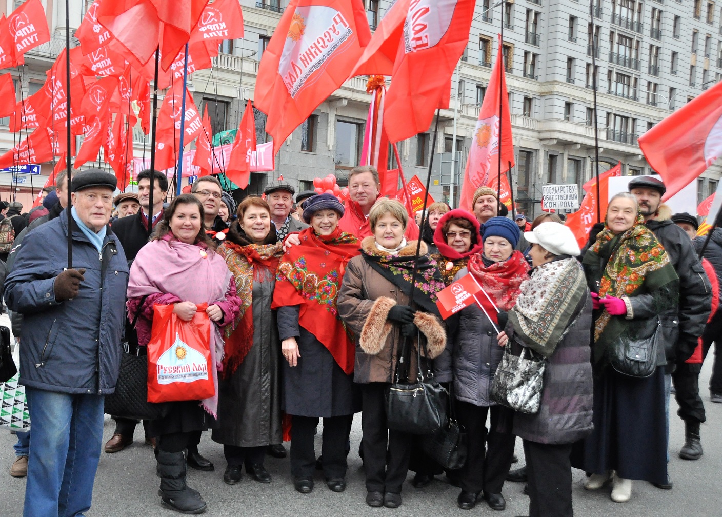 100-летию Великого Октября – Слава!