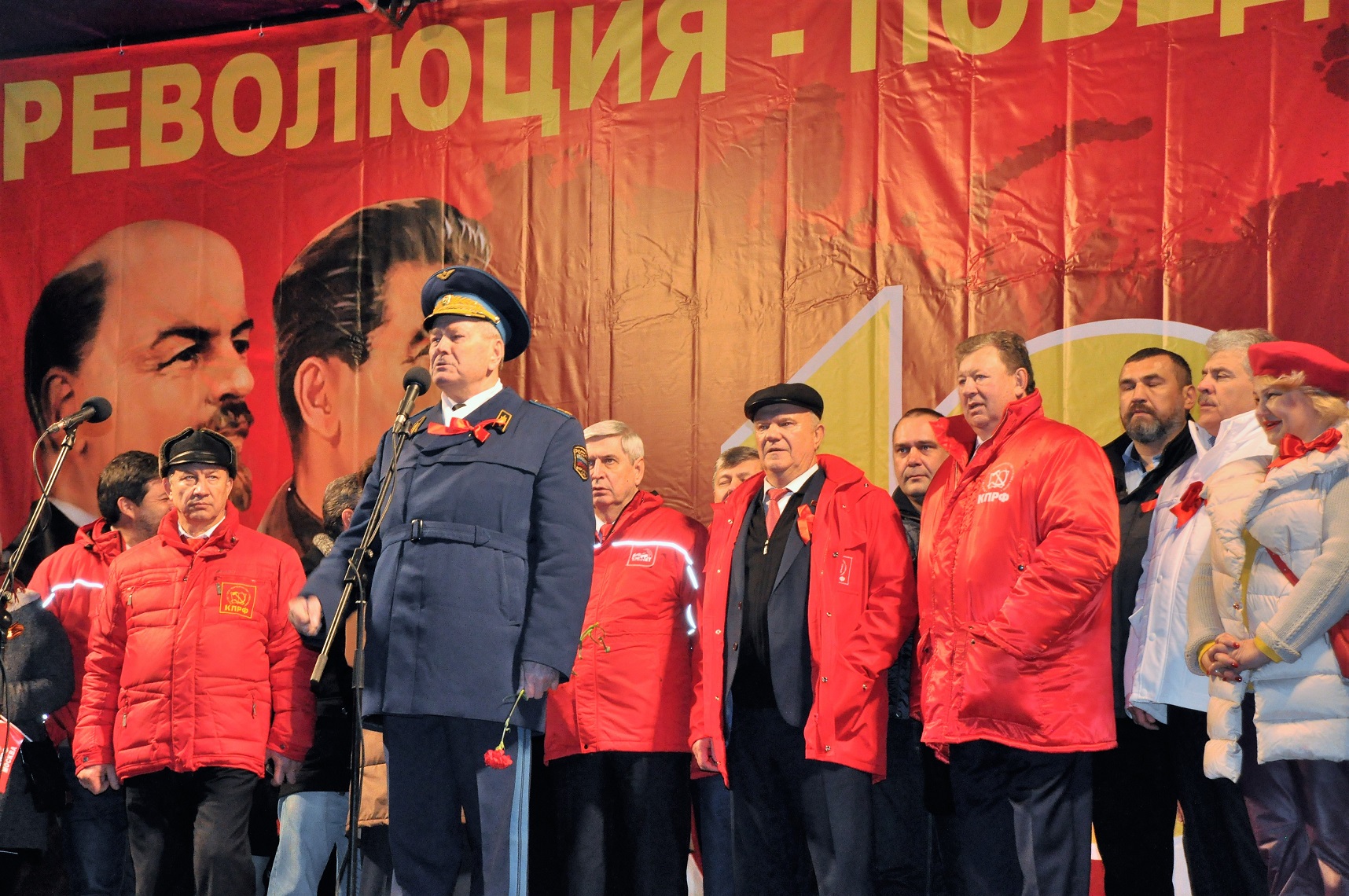 100-летию Великого Октября – Слава!