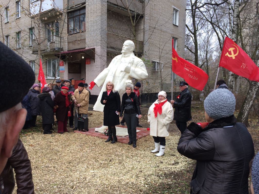 Ленин жил! Ленин жив! Ленин будет жить!
