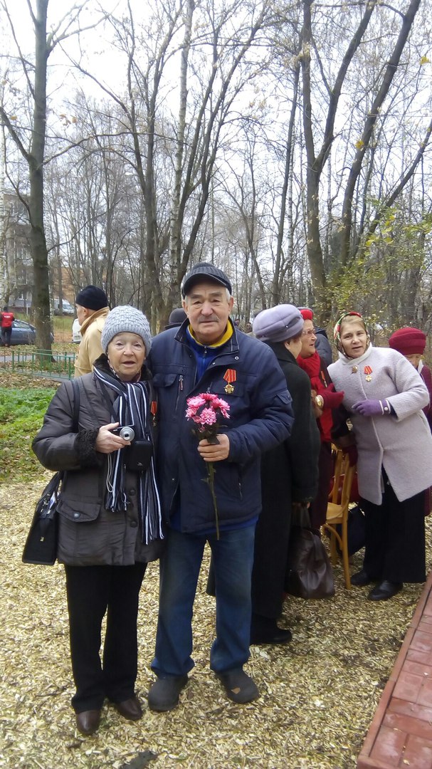 Ленин жил! Ленин жив! Ленин будет жить!