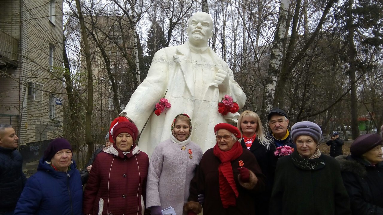 Ленин жил! Ленин жив! Ленин будет жить!