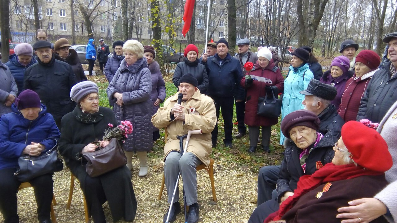 Ленин жил! Ленин жив! Ленин будет жить!