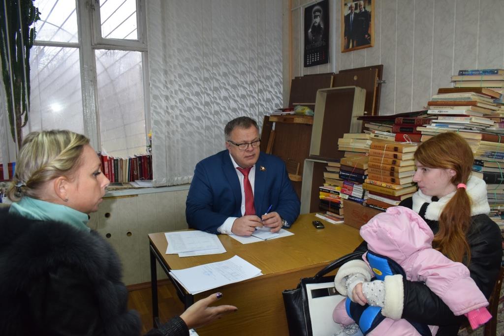 Депутат Мособлдумы Александр Наумов провел прием жителей в Серпуховском муниципальном районе