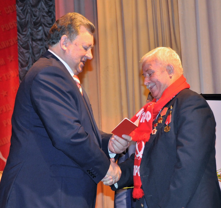 Пленум МК КПРФ провел смотр сил перед президентской кампанией лидера КПРФ Геннадия Зюганова