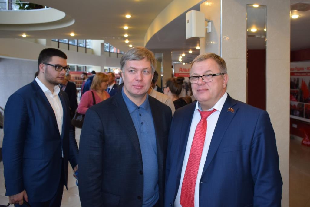 В Подмосковье открылся второй этап XVII съезда КПРФ