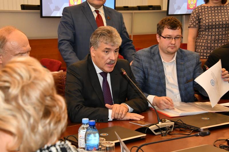 Кандидат в Президенты РФ П.Н. Грудинин сдал документы в Центризбирком