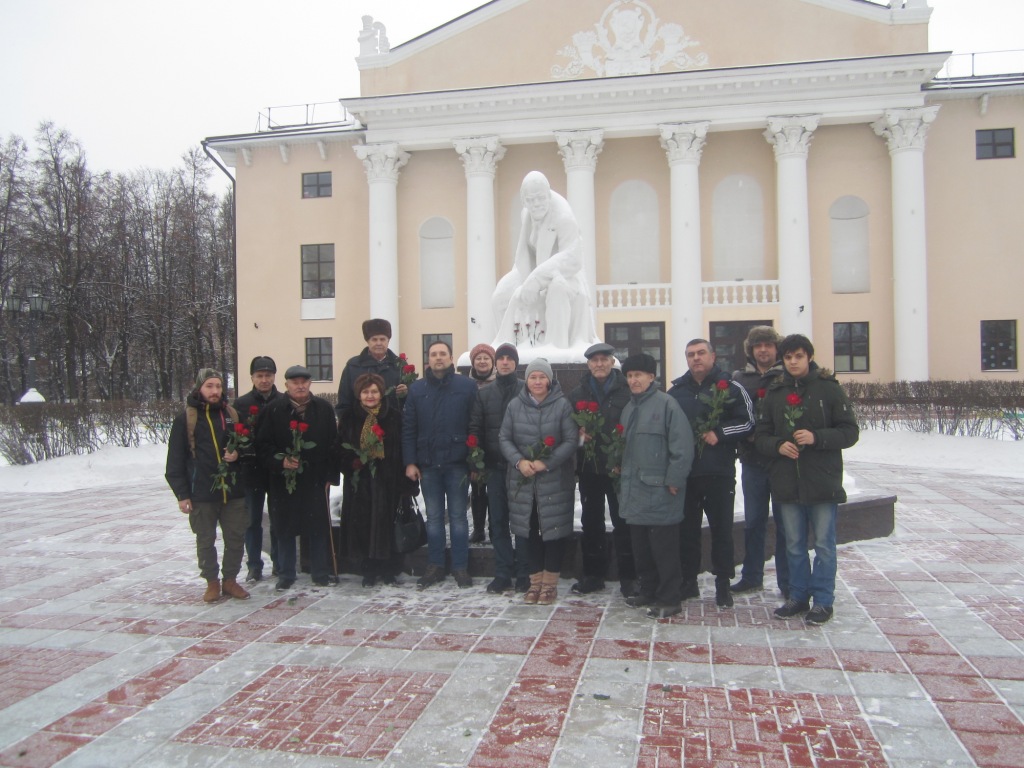 Дело Ленина живёт и побеждает!