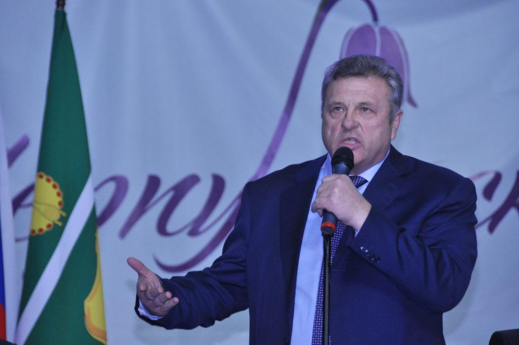 Кандидат в Президенты РФ от КПРФ и Народно-патриотических сил России Павел Грудинин встретился с жителями города Серпухова и Серпуховского района