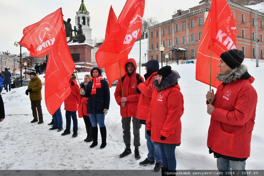 П.Н. Грудинин возложил цветы к памятникам Минину и Пожарскому и Ленину в Нижнем Новгороде