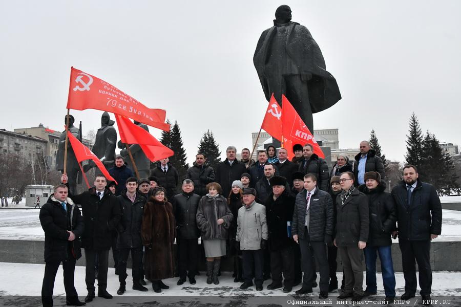 «Новосибирск – за Грудинина!». Народный кандидат продолжает рабочую поездку по Сибири